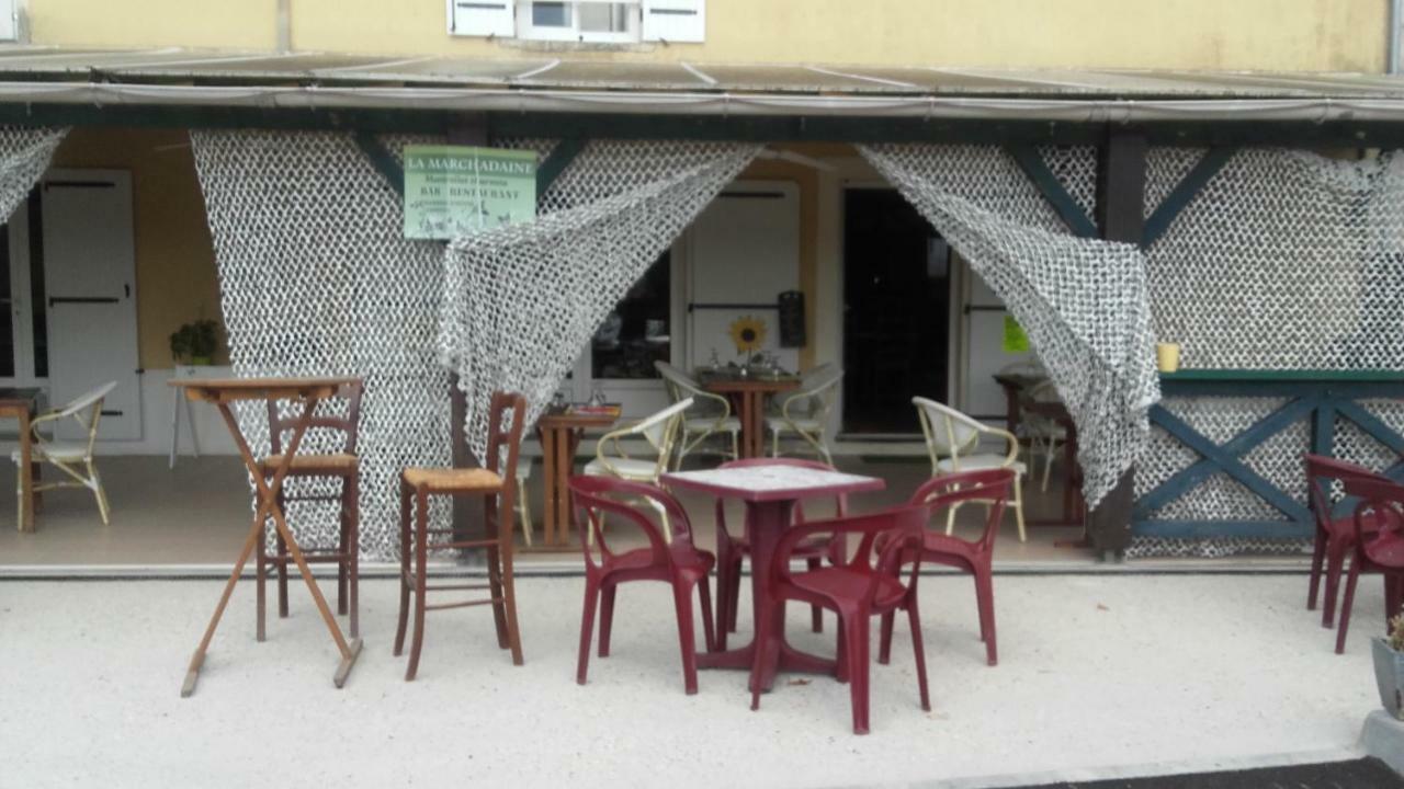 Auberge La Marchadaine Montrollet Exterior foto