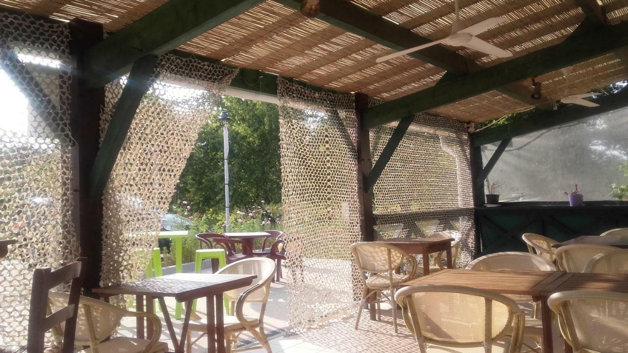Auberge La Marchadaine Montrollet Exterior foto